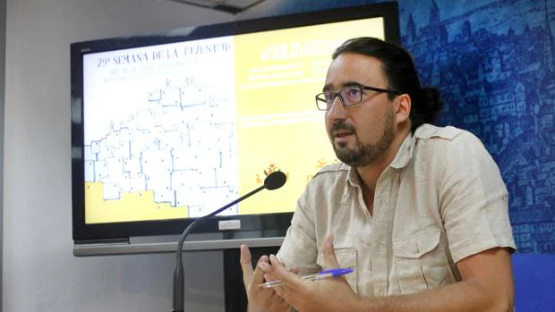 El concejal de Juventud, Diego Mejías, en rueda de prensa