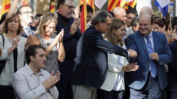 El PNV retirará su apoyo a Rajoy si se «excede» en Cataluña