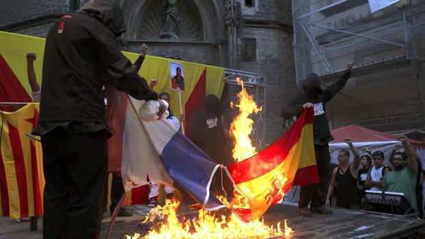 Malestar en Francia por la quema de una bandera gala en la Diada