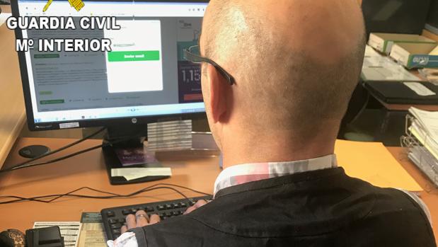 Un perro muerde a un hombre tras ser abandonado por un estafador que había creado una falsa protectora