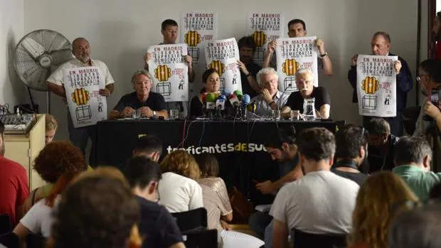 Los organizadores del acto a favor del referéndum durante una rueda de prensa reciente