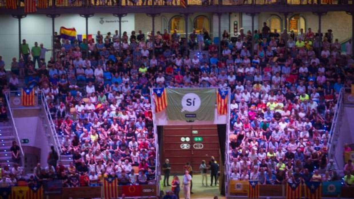 Los partidos y entidades independentistas llenaron anoche el Tarraco Arena