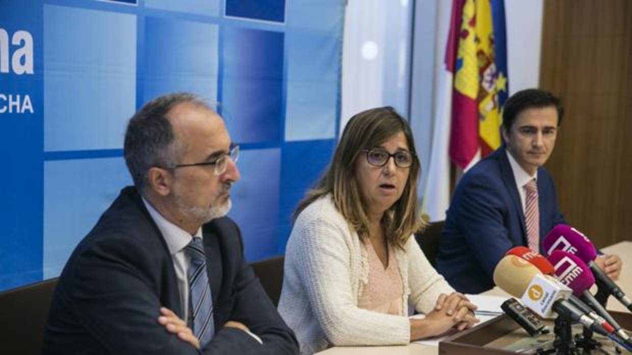 La directora gerente del Sescam, Regina Leal, durante la presentación que ha realizado de la Carpeta de Salud