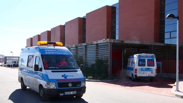 Herido un octogenario al abrirse un socavón en una acera en Valladolid