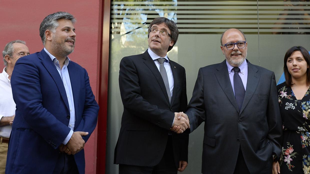 Puigdemont con el alcalde Albert Batet