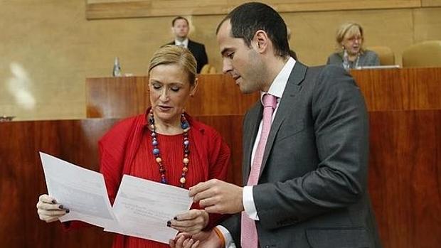 Cifuentes, sobre la bajada de impuestos: la situación «ni lo permite ni lo aconseja»