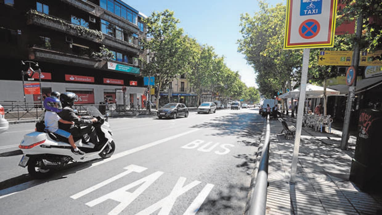 La oposición tilda de «locura» dejar un carril para la calle Alcalá