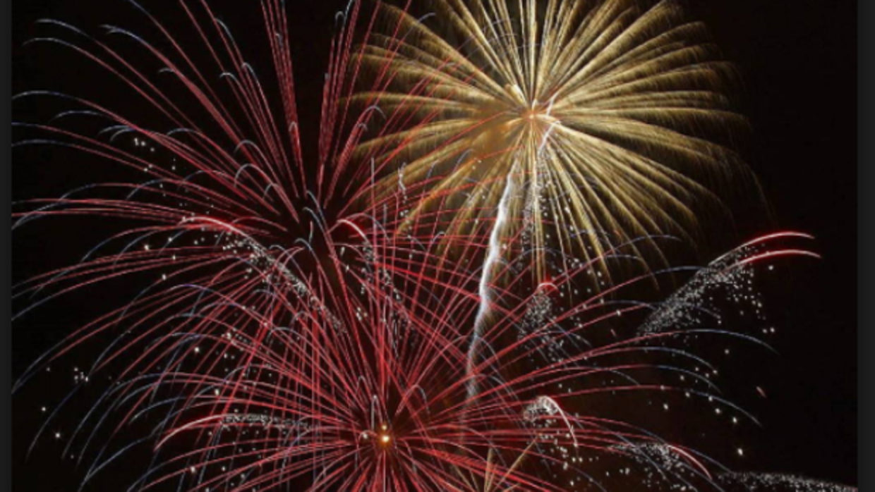 Castillo de fuegos artificiales disparado en una edición pasada de las fiestas ibenses