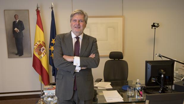 Méndez de Vigo: «Vamos a aplicar la ley, toda la ley, según los acontecimientos»