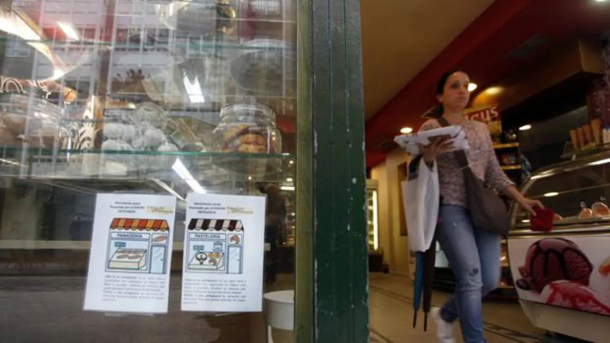 Pictogramas que facilitan la identificación de un negocio de pastelería y panadería en Santiago