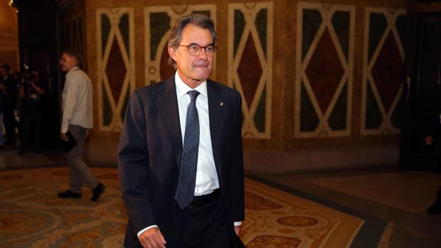 Artur Mas gastó casi 3.000 millones en un año saltándose la ley de presupuestos