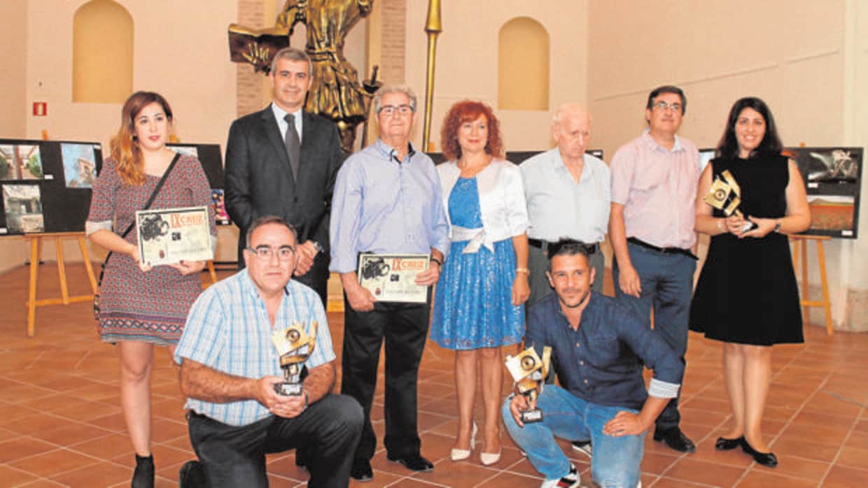Álvaro Gutiérrez y Milagros del Barrio, junto a los premiados