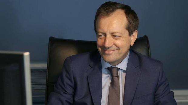 FENAC da la espalda a Puigdemont y reclama «seguridad jurídica» para las empresas catalanas