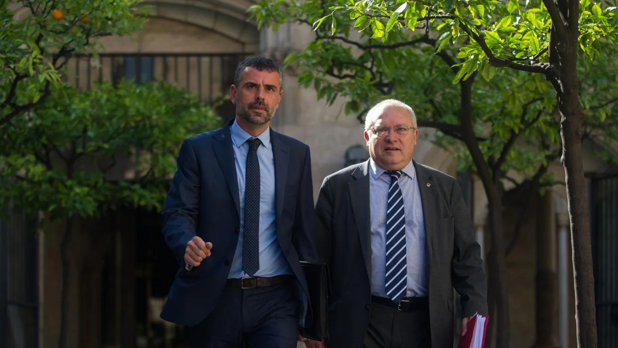 Santi Vila y Lluís Puig (derecha), los dos consejeros investigados por el TS