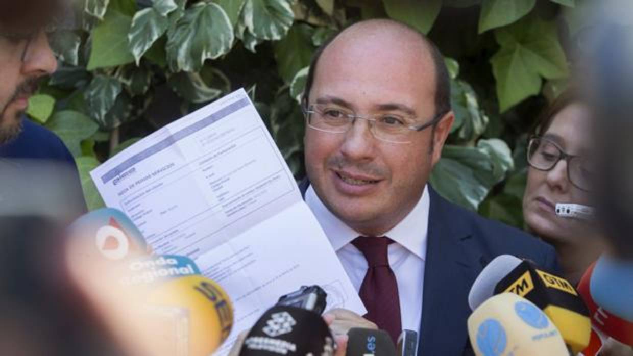 El expresidente de Murcia, Pedro Antonio Sánchez, atiende a la prensa a la salida del Tribunal Superior de Justicia de la Región de Murcia (TSJRM)