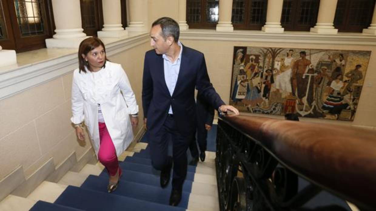 Isabel Bonig y César Sánchez durante la reunión que han mantenido este viernes