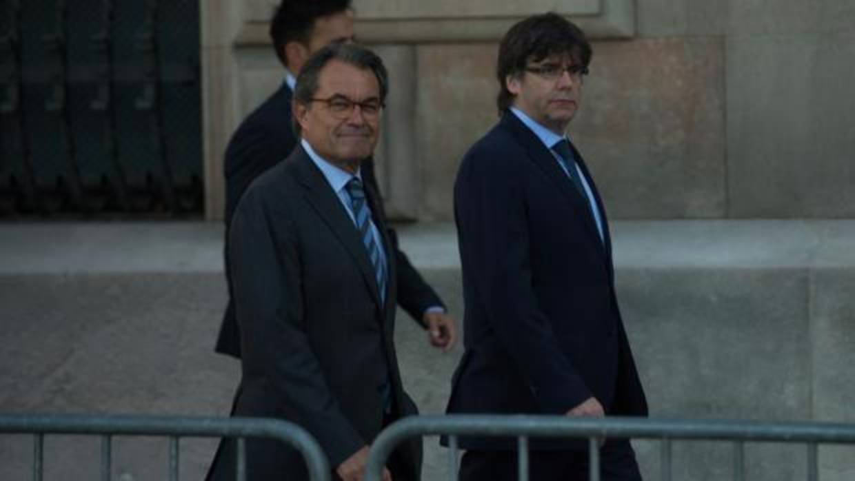 Artur Mas y Carles Puigdemont antes de su declaración por el 9-N