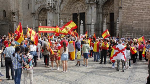 Más de 4.000 personas se concentran en capitales de la región por la unidad de España