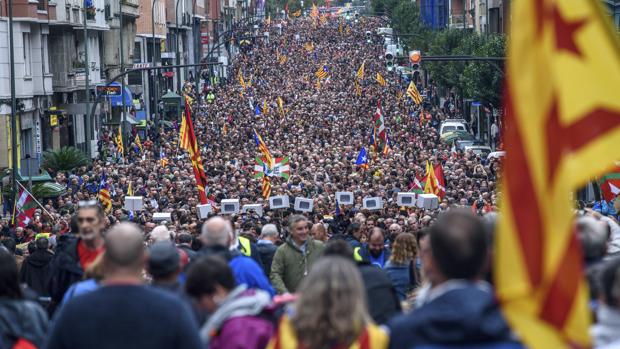 Líderes del PNV aprietan al Estado y acuden a la marcha prorreferéndum de Bilbao