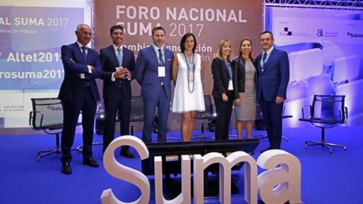 Ponentes del XV Foro Nacional Suma, con el director de la entidad y el diputado de Hacienda