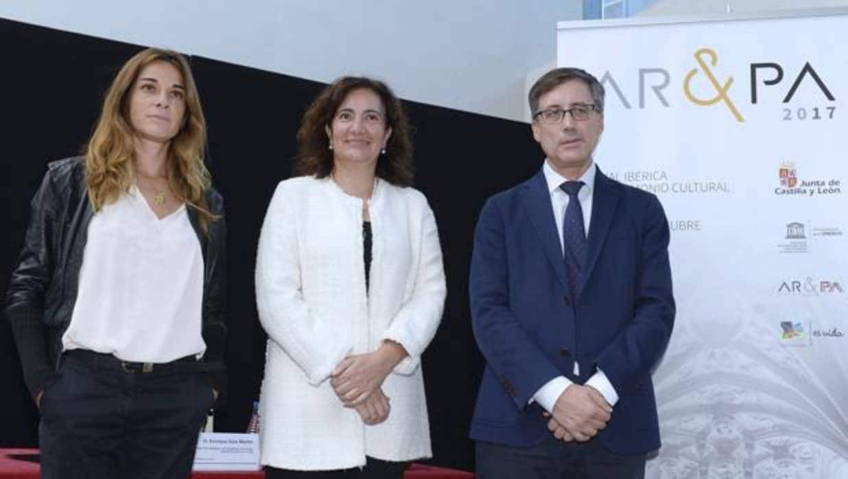 Josefa García Cirac, consejera de Cultura y Turismo, y Catarina Valença Gonçalves, directora de Spira, junto al director general Enrique Saiz