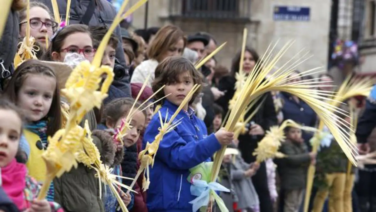 Niños en la procesión de las palmas de León, provincia en la que lo solicitaron dos colegios