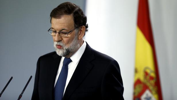 Rajoy descarta un diálogo con Puigdemont y le exige que renuncie a la declaración de independencia