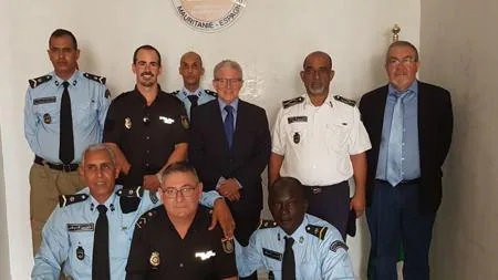 Fuerzas de Mauritania y agentes del Cuerpo Nacional de Policìa con Santos Aguado