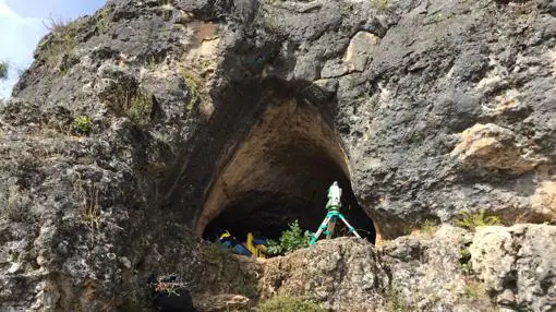 Acceso a la Cueva de los Torrejones
