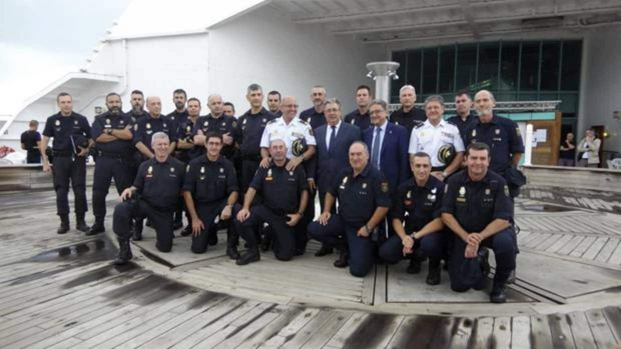 Juan Ignacio Zoido se encuentra en Barcelona para visitar a los agentes de la Policía y la Guardia Civil
