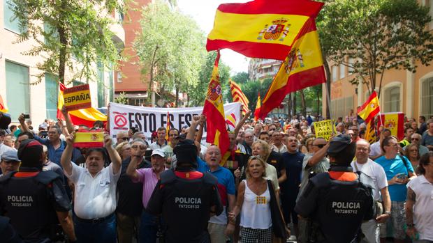 Vargas Llosa y Borrell harán discursos en la manifestación de SCC del domingo