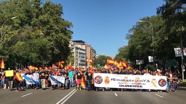 Miles de policías y guardias civiles claman en Madrid por un salario como el de los Mossos