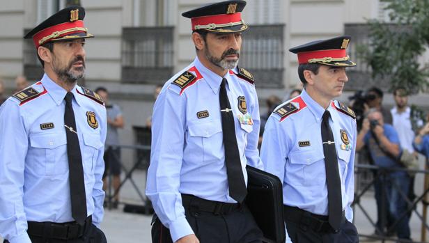 La grúa se lleva el coche de Trapero cuando declaraba en la Audiencia Nacional