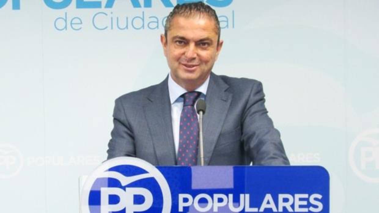 El diputado Martín-Toledano, presidente de la delegación española en la Europol