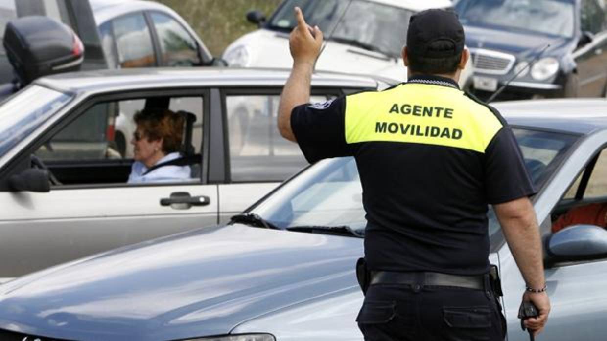 Detenido un conductor en Toledo tras insultar, amenazar e intentar agredir a un agente de Movilidad