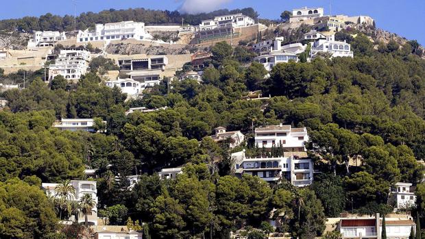 Rescatan a una ciclista atrapada al clavarse el manillar en la ingle tras una caída en Jávea