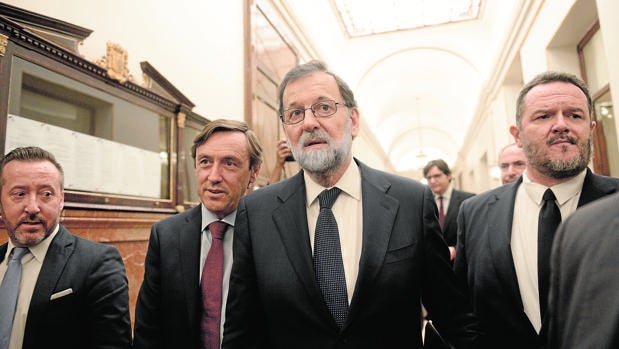 PP, PSOE y Cs se unen contra la mediación y por la reforma de la Constitución