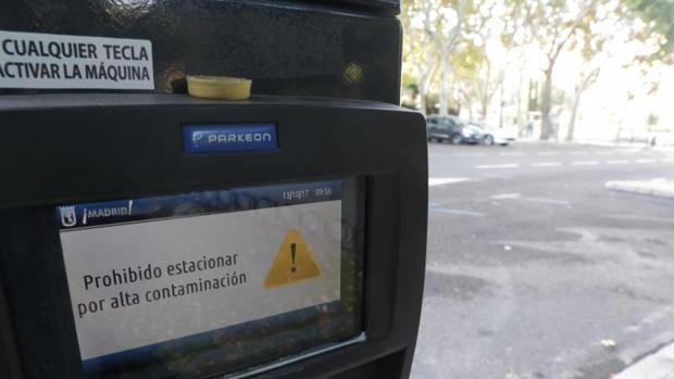 Madrid mantiene activado su protocolo por alta contaminación y este sábado tampoco se podrá aparcar en el centro