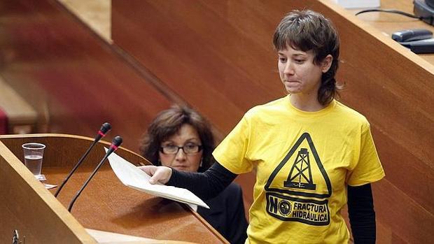 Una eurodiputada de IU califica como «institución criminal» a la Unión Europea