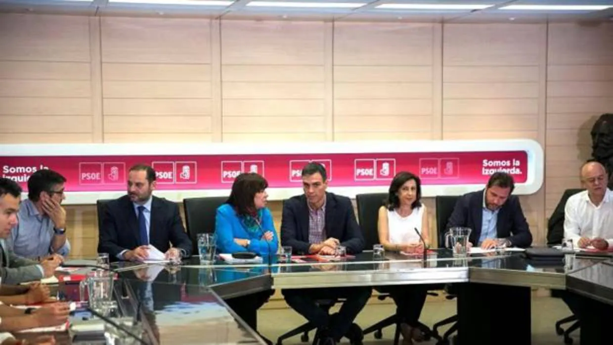 Los principales rostros del PSOE, durante la reunión de la Comisión permanente del partido, hoy en Ferraz