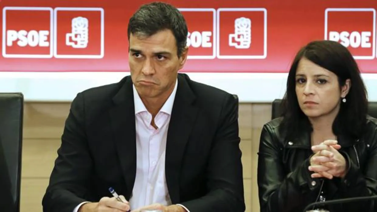 Pedro Sánchez junto a Adriana Lastra