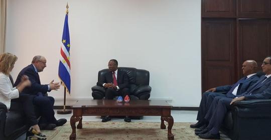 Caridad Batalla, embajadora en Cabo Verde, García Casas y el pimer ministro, Correia
