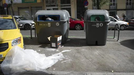 Los problemas de los nuevos contenedores de Madrid... más allá de los cartoneros