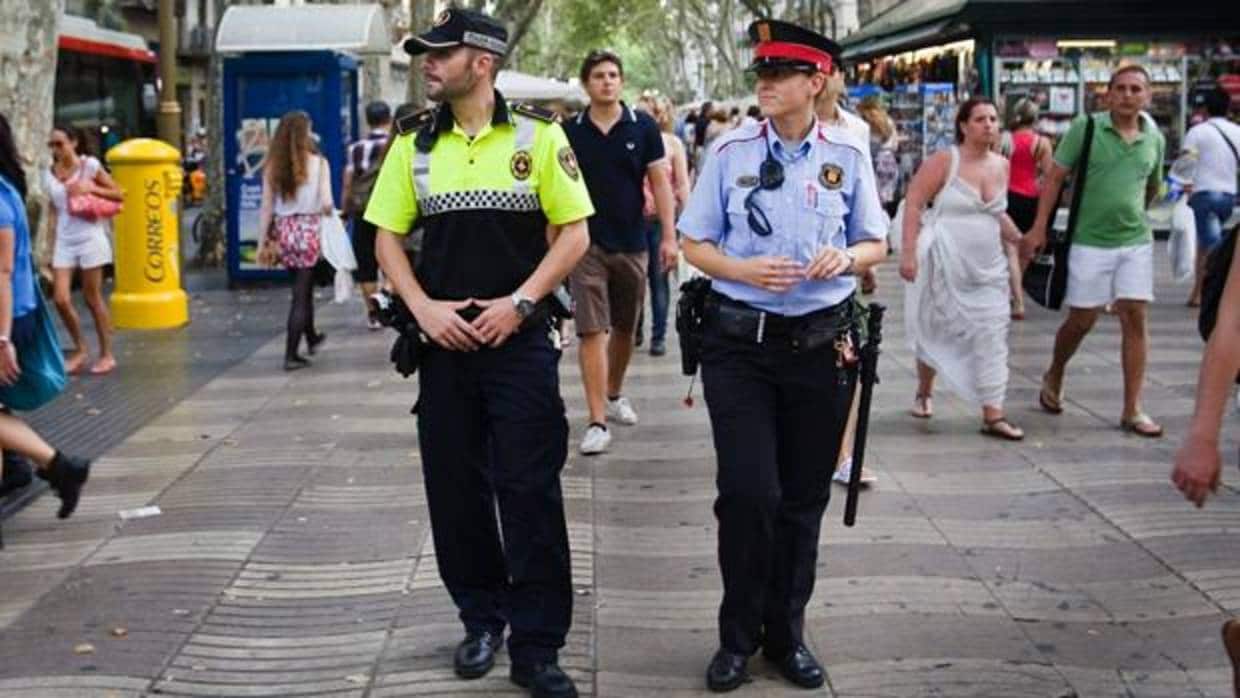 Una patrulla mista en Las Ramblas de Barcelona
