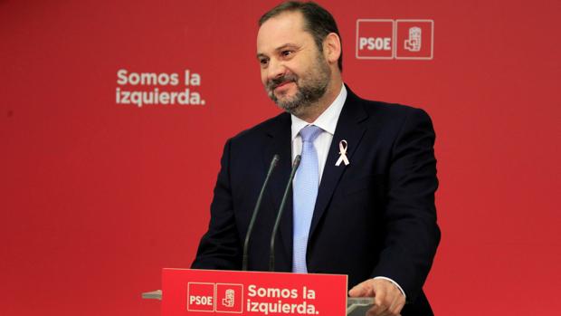 El PSOE aboga por un 155 «muy, muy limitado» y durante el tiempo «lo más breve posible»