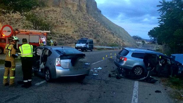 Un muerto y dos heridos al chocar dos coches en la antigua N-II, en Calatayud