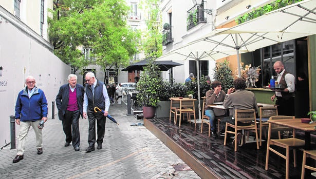 Carmena estudia blindar contra el ruido la «milla de oro de la gastronomía»