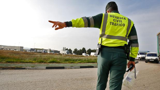 La Guardia Civil intenta parar durante 5 kilómetros a un camionero ebrio en El Burgo de Osma (Soria)