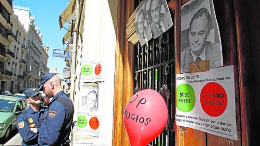 La puerta de la casa de González Pons