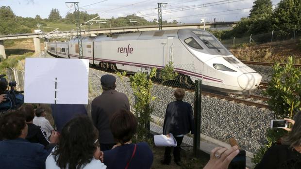 El juez del Alvia cita a declarar al responsable de seguridad de Renfe